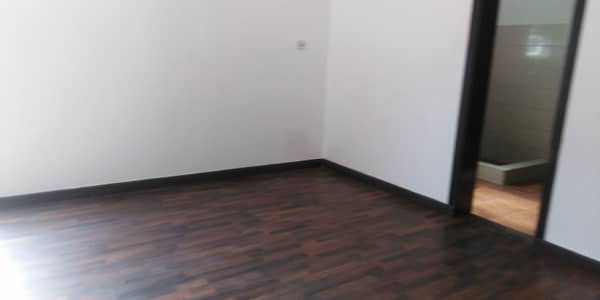 1 KANAL UPPER PORTION AVAILABLE FOR RENT IN DHA PHASE 4