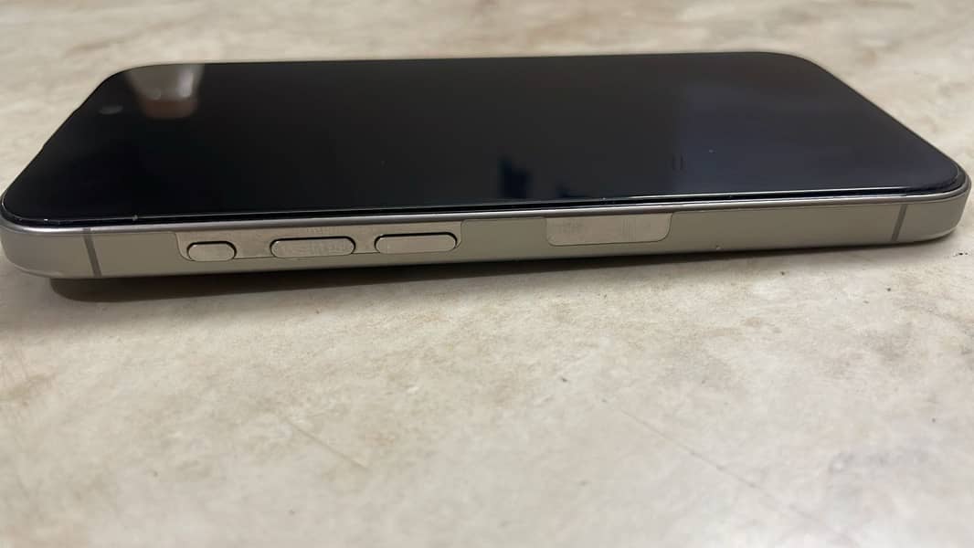 Apple iPhone 15 Pro 2