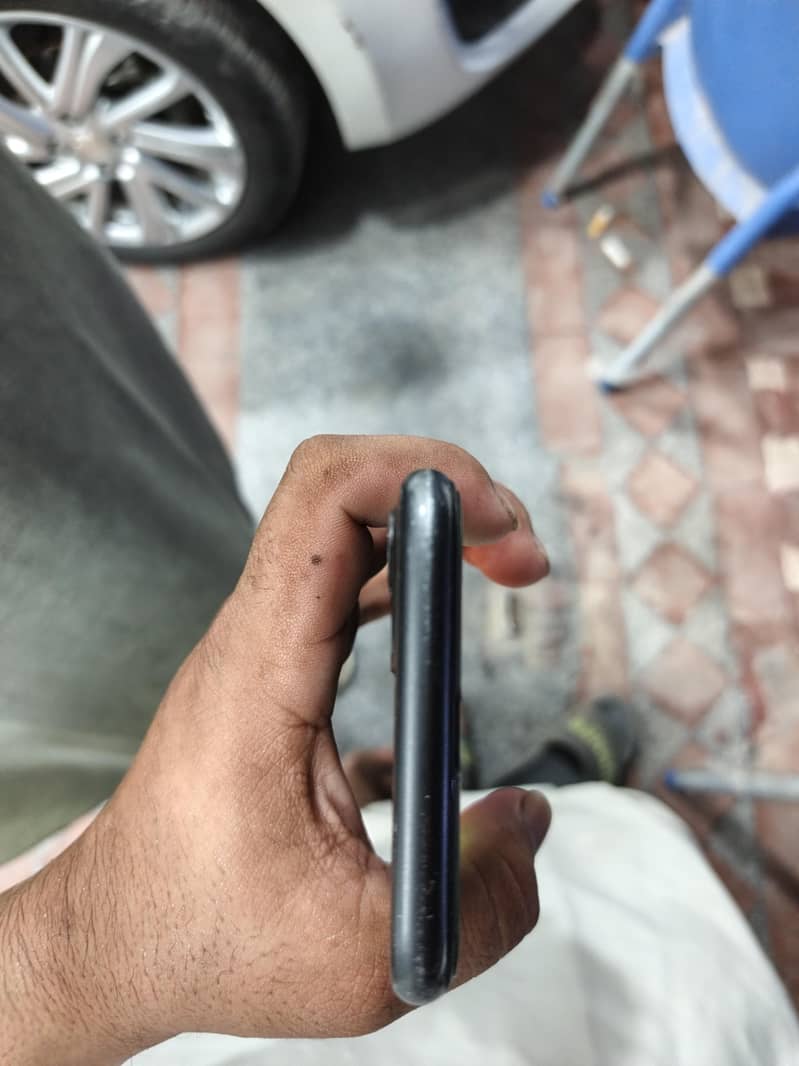 Apple iPhone 11 3