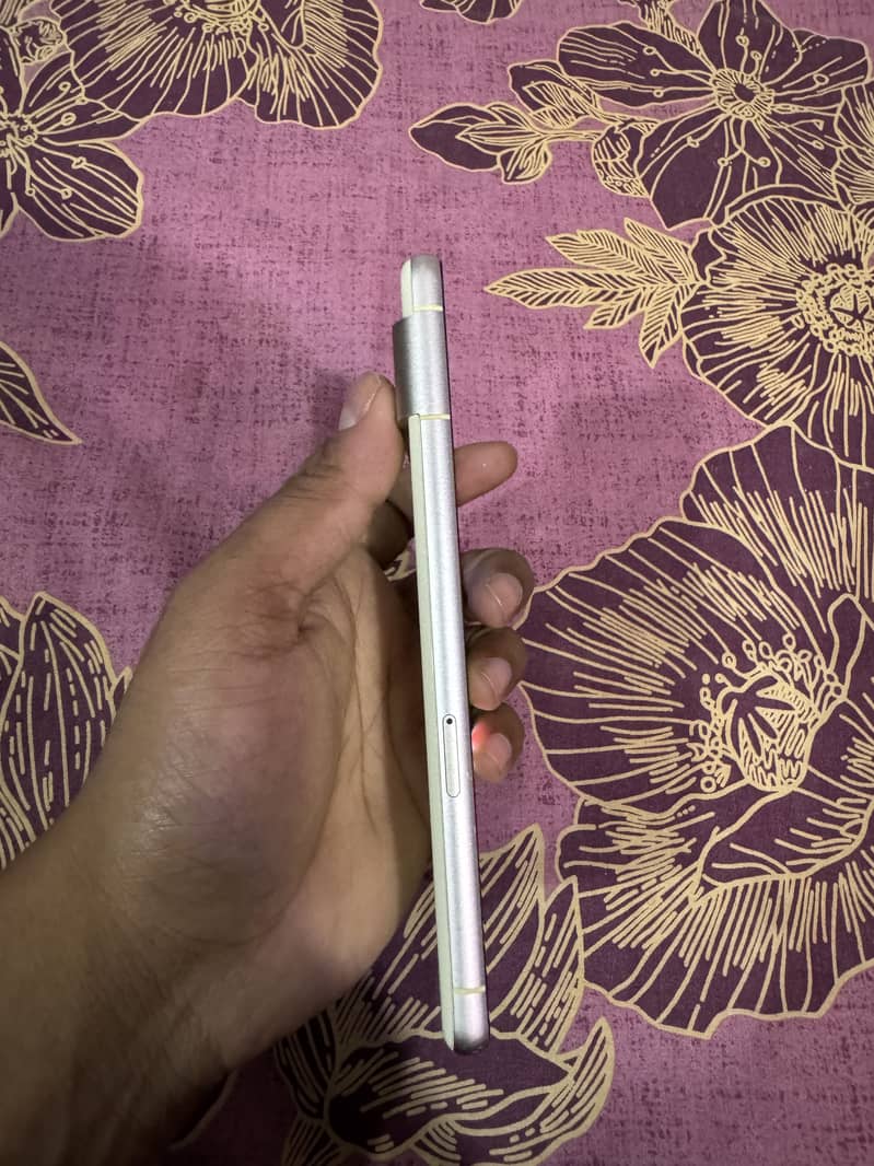Google Pixel 7 4