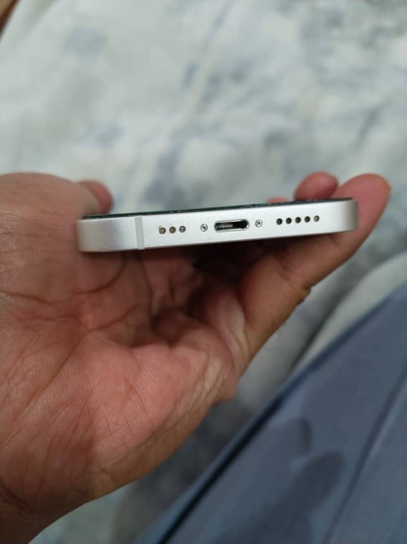 Apple iPhone 13 1