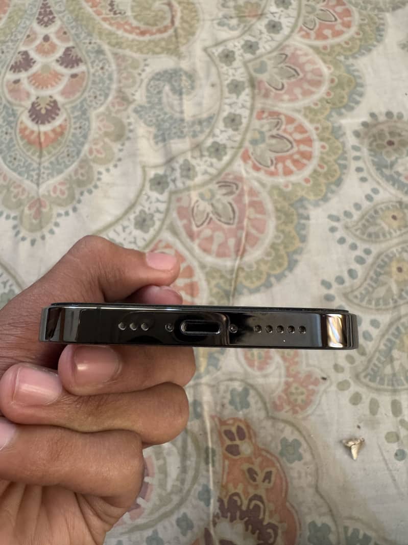 Apple iPhone 13 Pro 3