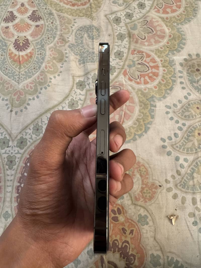 Apple iPhone 13 Pro 8