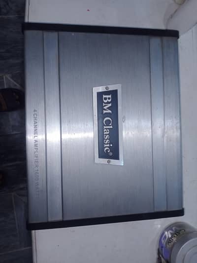 B M Classic Amplifier 4 channel 1600 watts