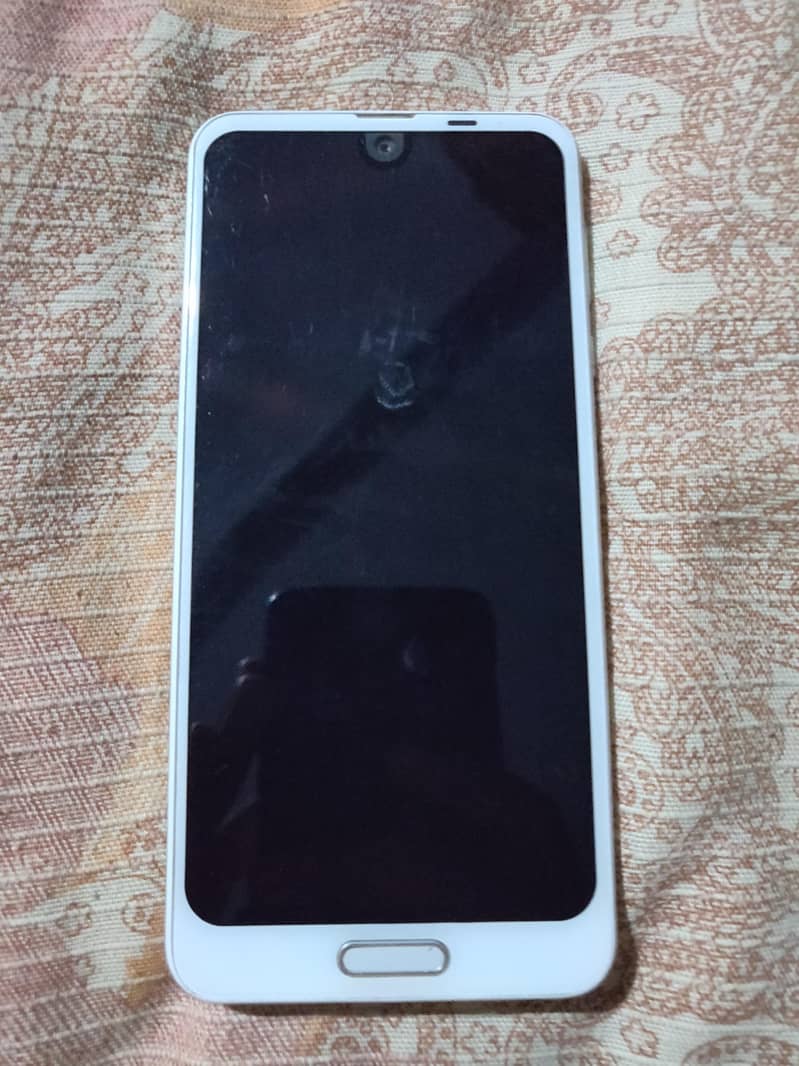 Sharp Aquos R2 4