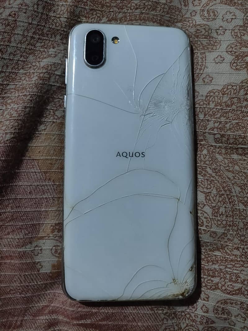 Sharp Aquos R2 5