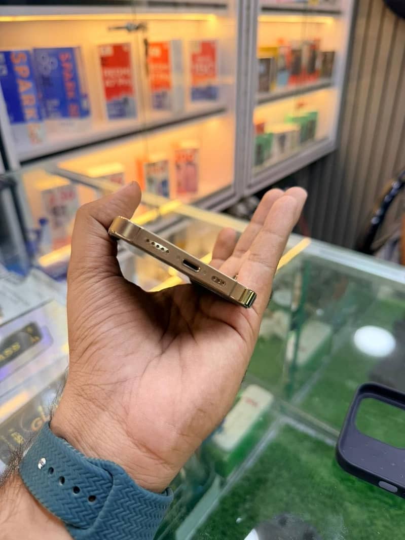 Apple iPhone 13 Pro 1