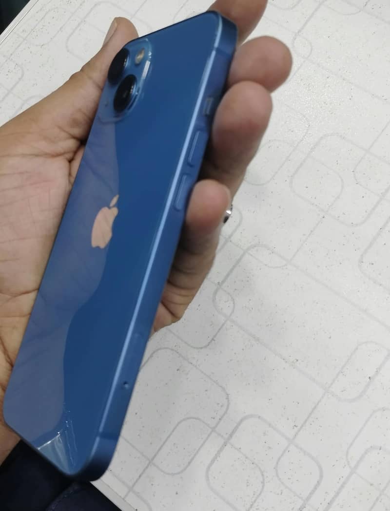 Apple iPhone 13 2