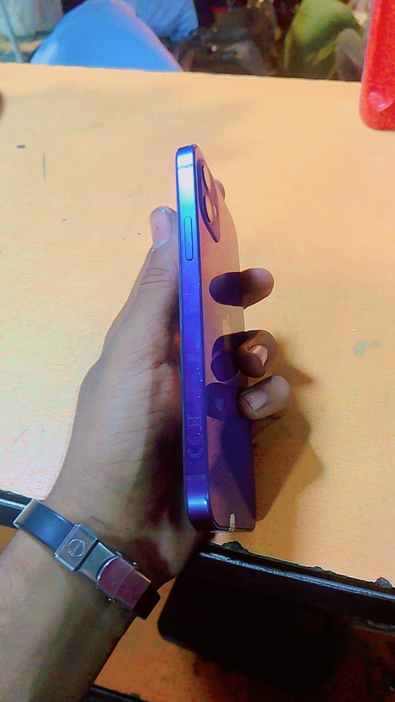 Apple iPhone 12 3