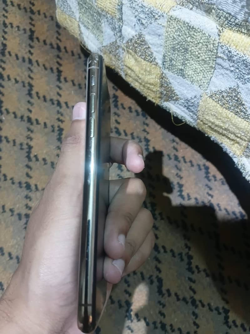 Apple iPhone XS 5