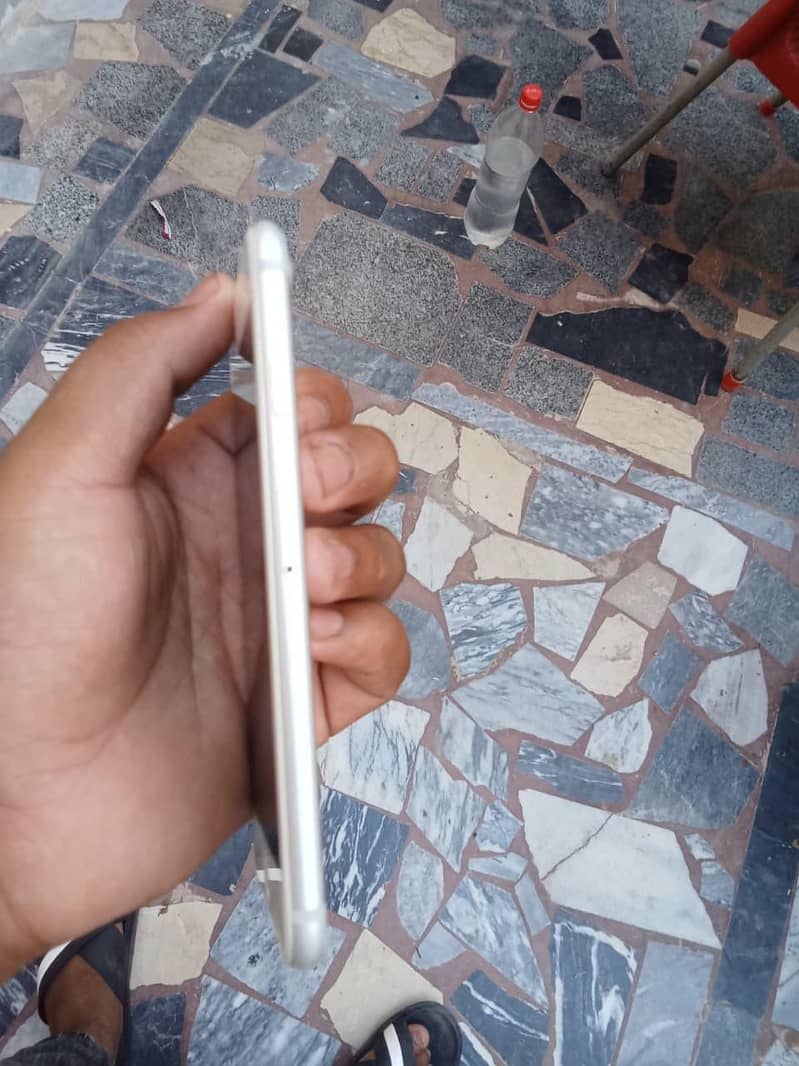 Apple iPhone 7 3