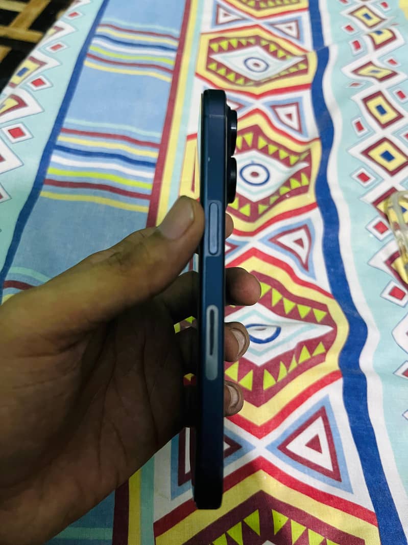 Apple iPhone 15 Pro 3