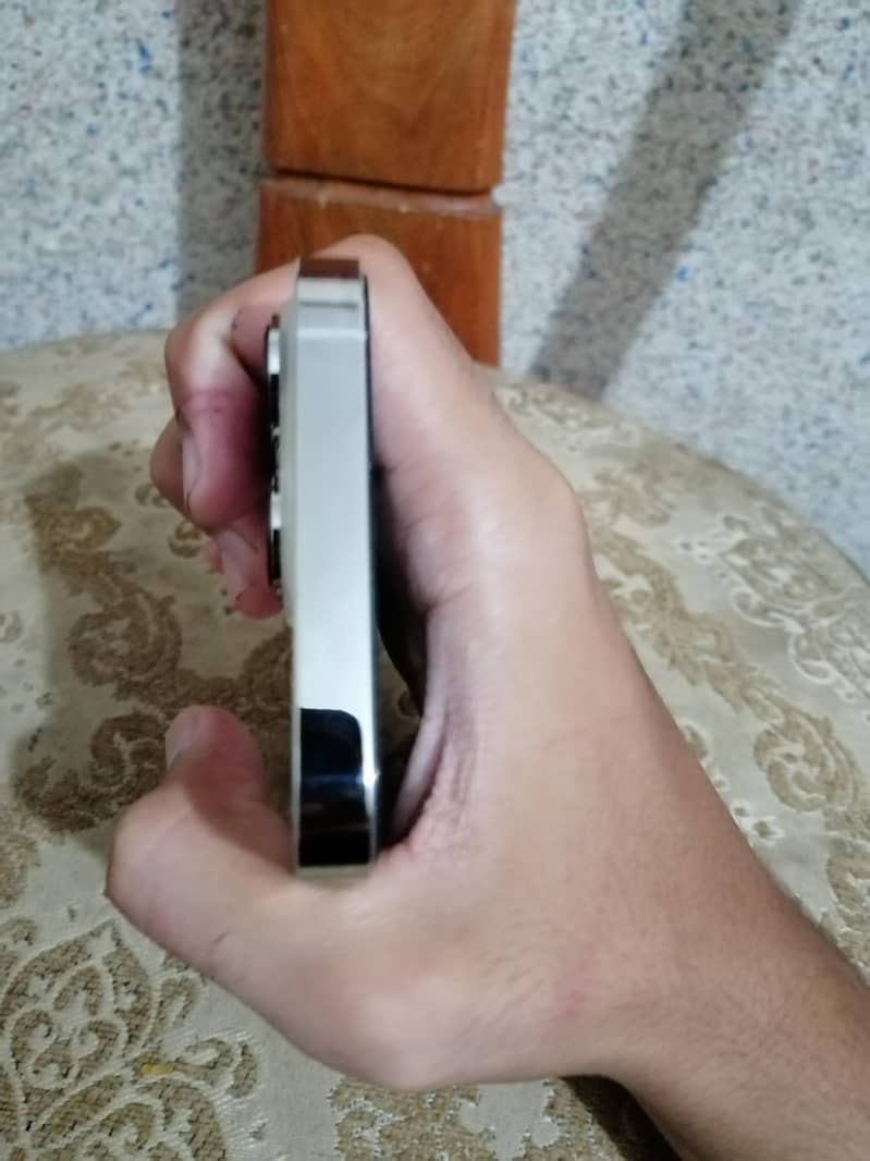 Apple iPhone 13 Pro 4