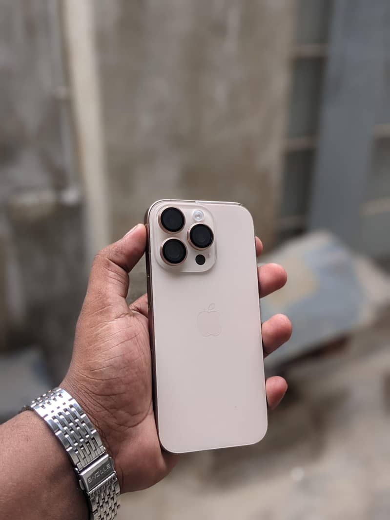 Apple iPhone 16 Pro 1