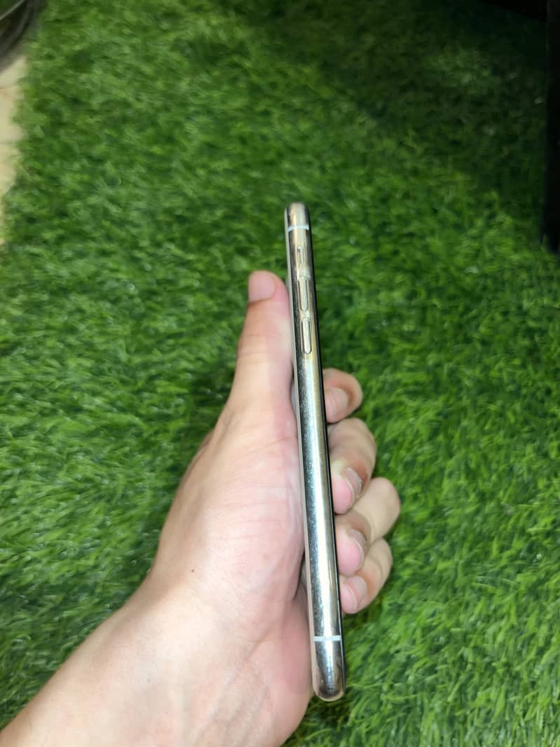Apple iPhone 11 Pro 3