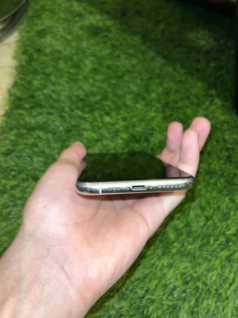 Apple iPhone 11 Pro 6
