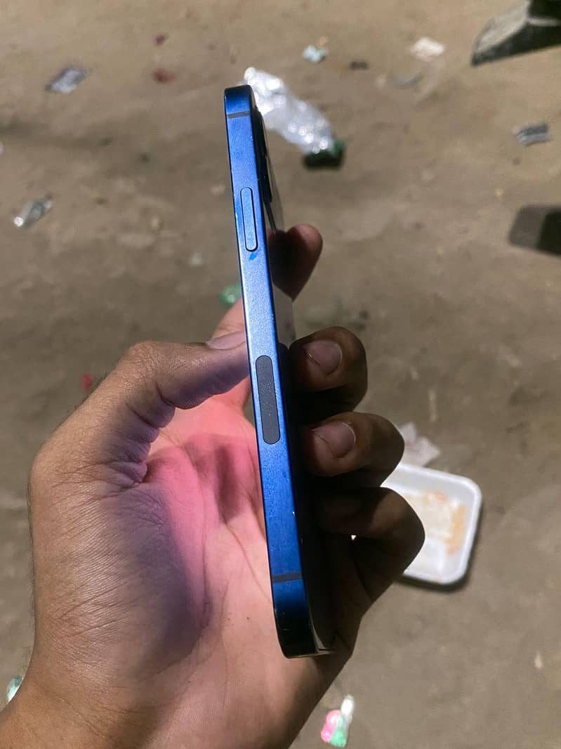 Apple iPhone 12 3