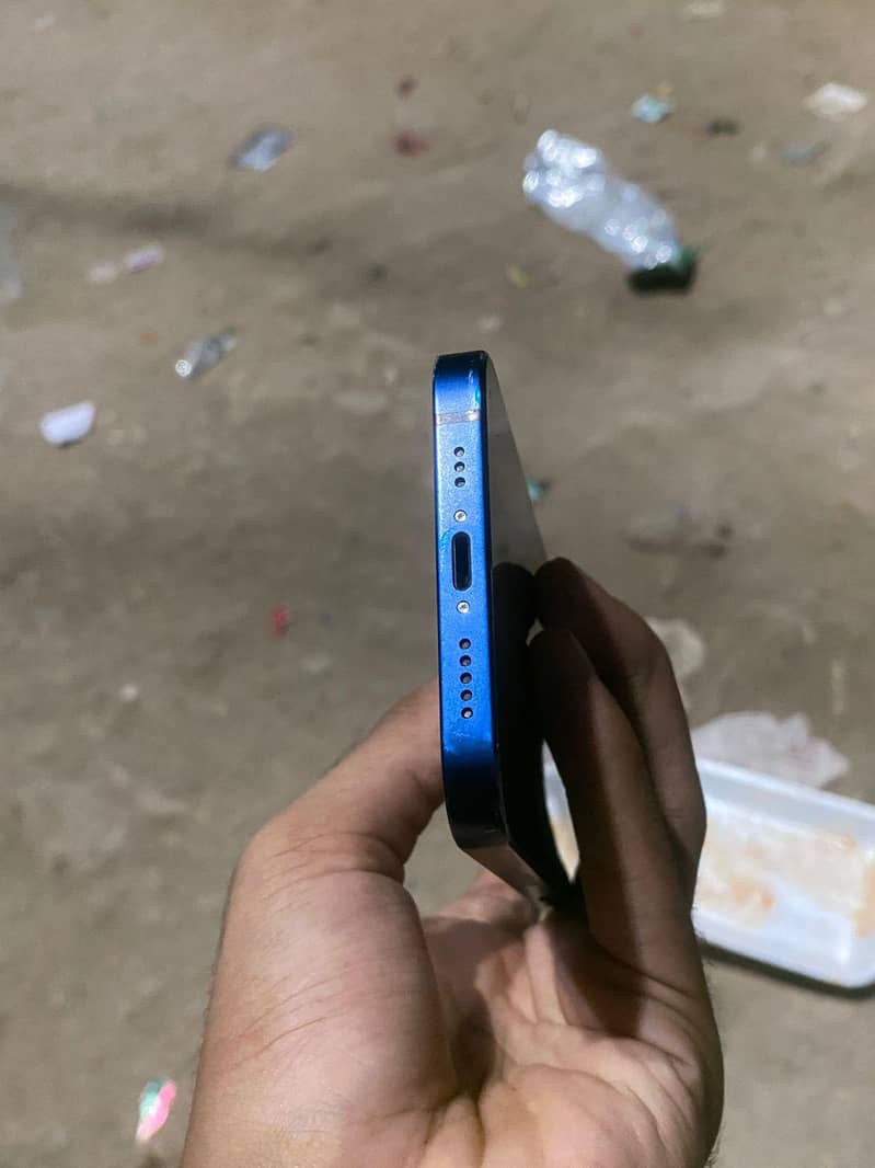 Apple iPhone 12 4