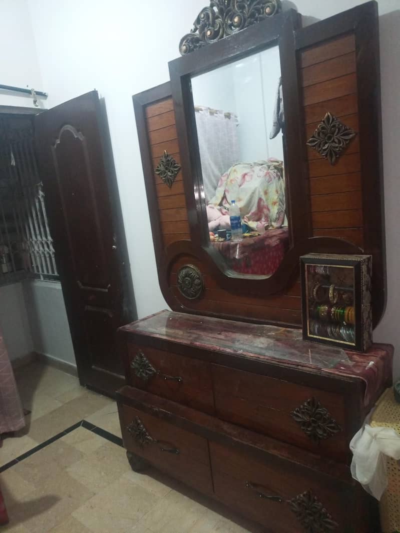 dressing table 0
