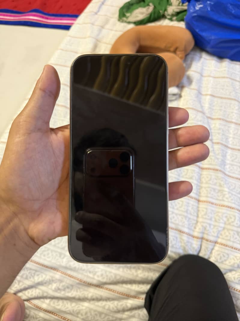 Apple iPhone 16 Pro Max 0