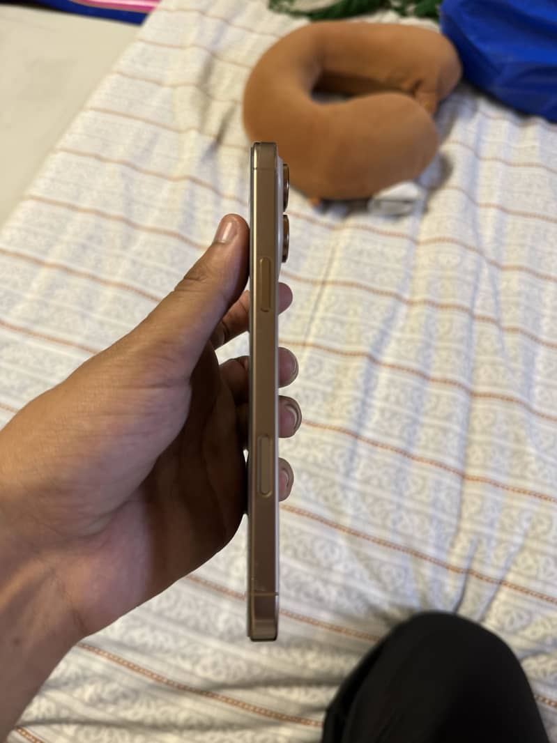 Apple iPhone 16 Pro Max 1