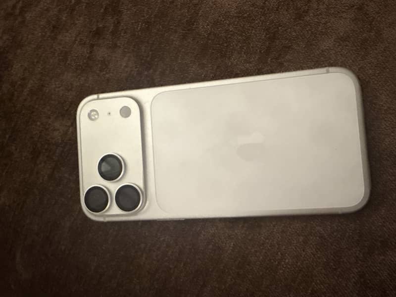 Apple iPhone 17 Pro Max 2