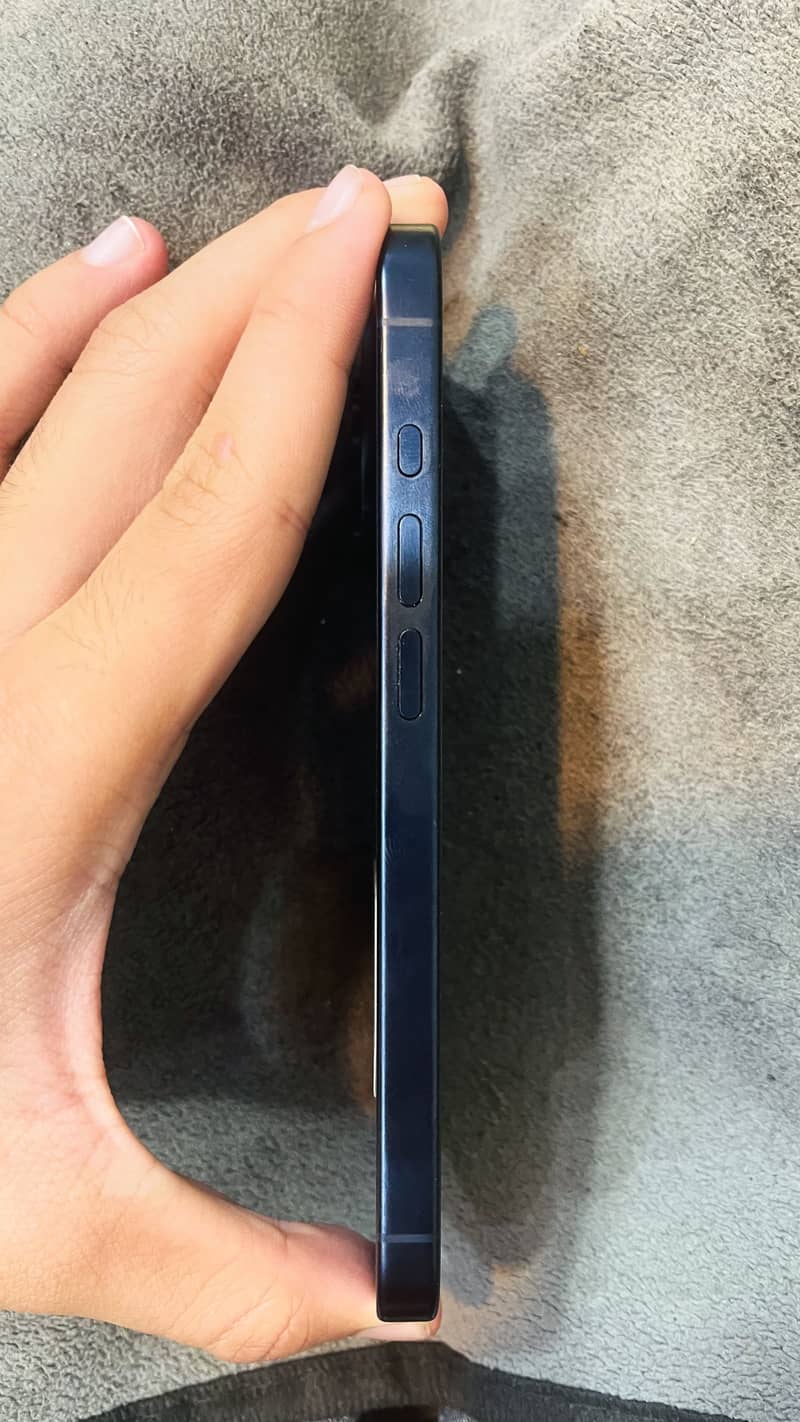 Apple iPhone 15 Pro 3