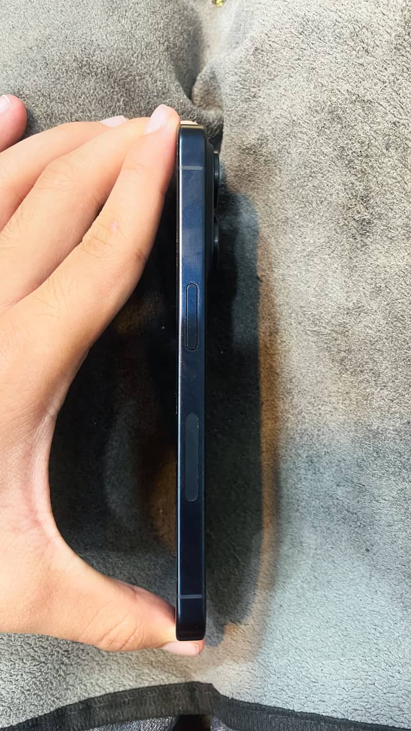 Apple iPhone 15 Pro 4