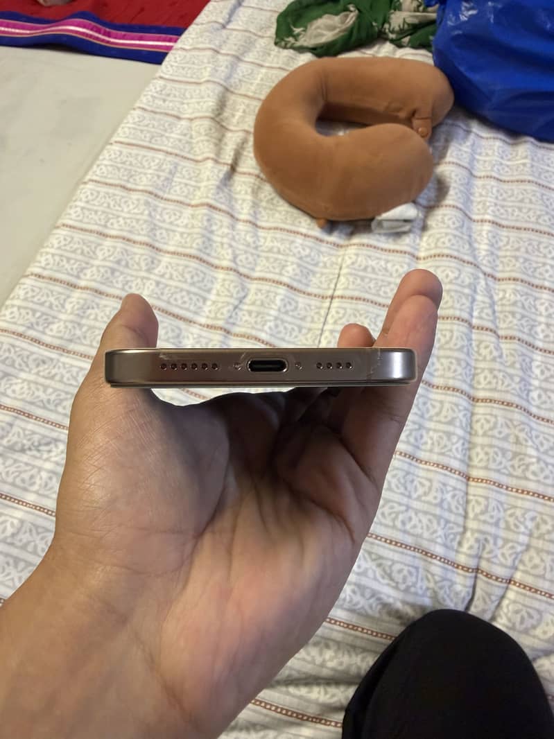 Apple iPhone 16 Pro Max 3