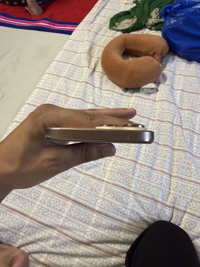 Apple iPhone 16 Pro Max 4