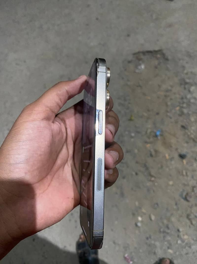 Apple iPhone 14 Pro 2