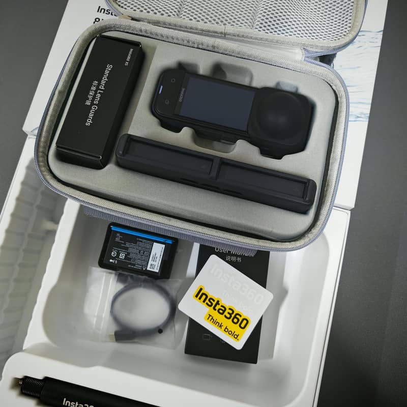 Insta360 x5 Essential box 0