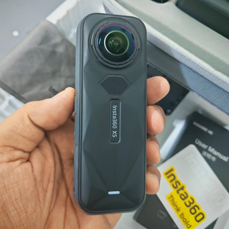 Insta360 x5 Essential box 1