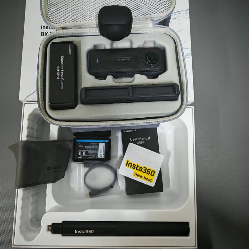 Insta360 x5 Essential box 2