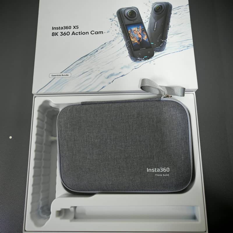 Insta360 x5 Essential box 7
