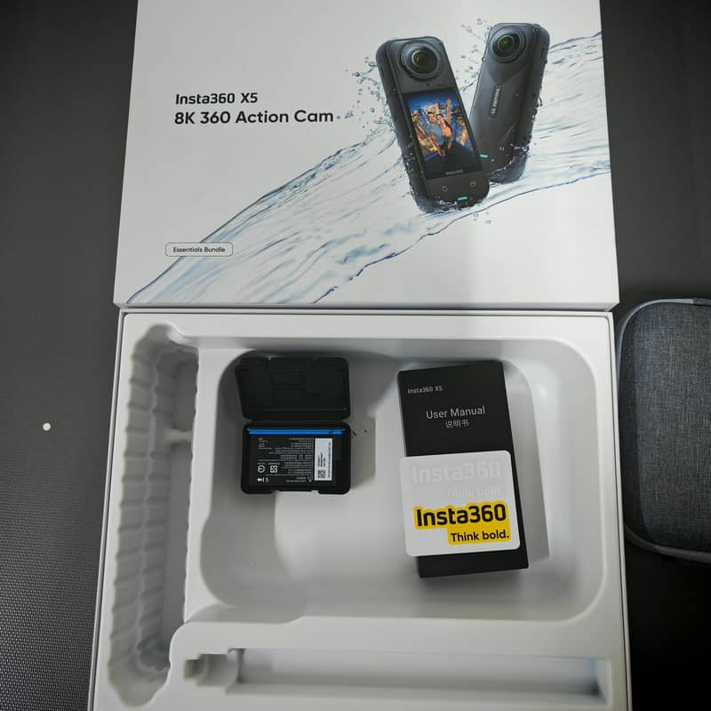 Insta360 x5 Essential box 8