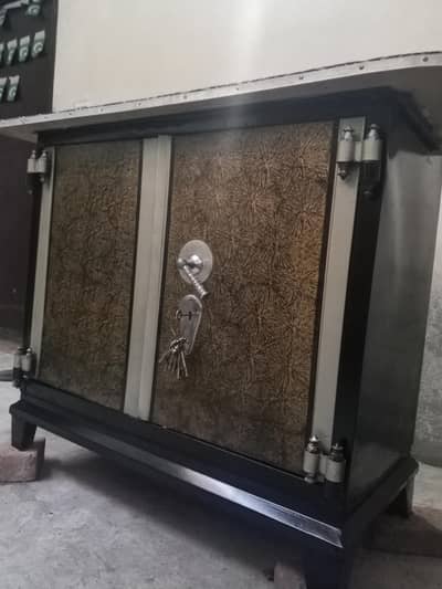 Metal iron stand