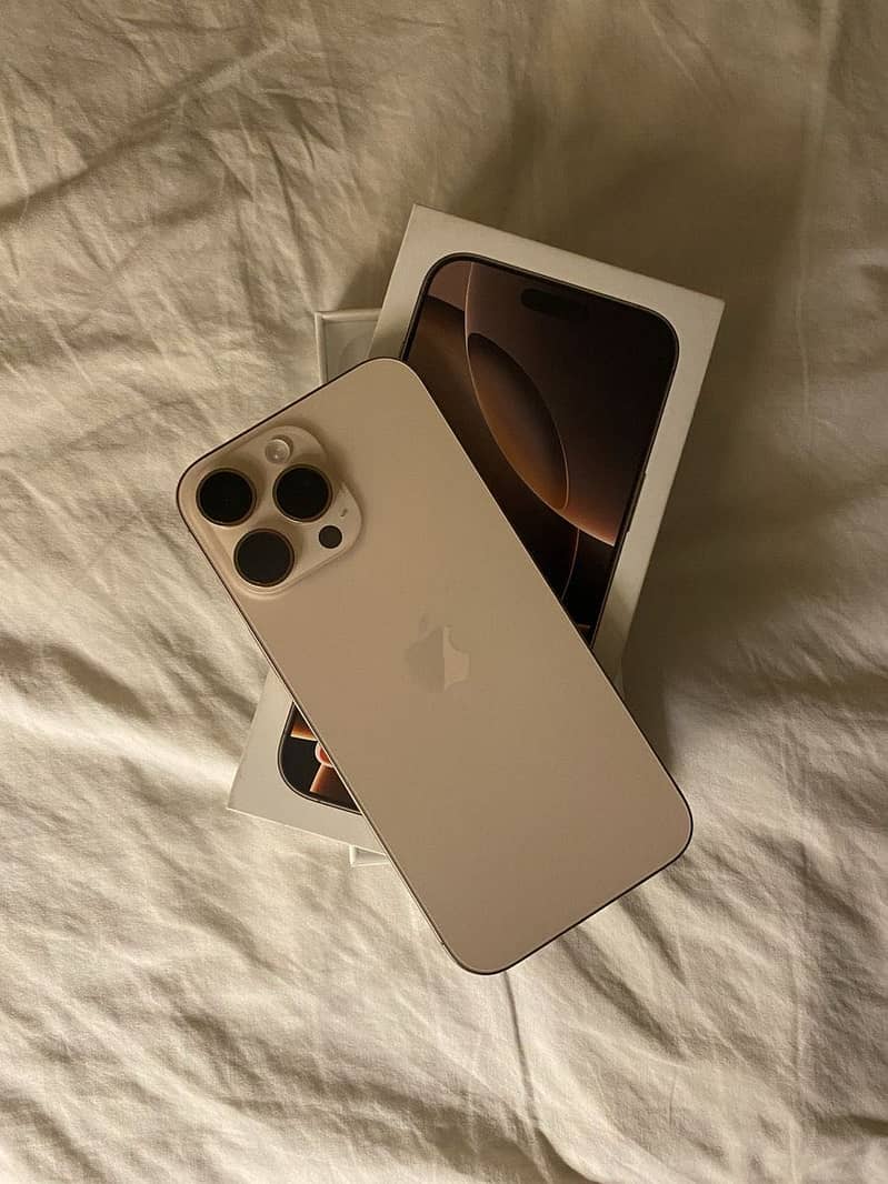 Apple iPhone 16 Pro Max 0