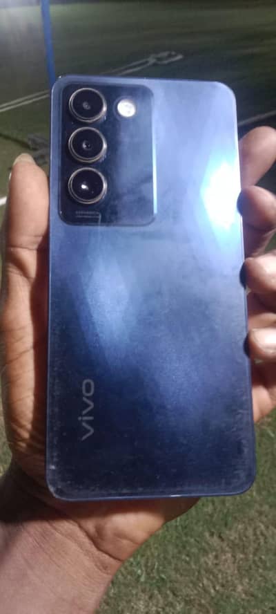 vivo y100 1 year use urgent sale 10 by 8 condition all ok  box charger