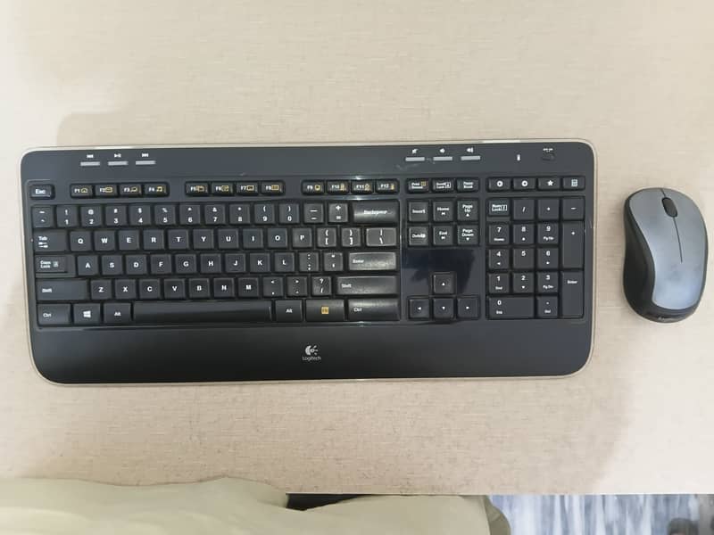 Logitech wireless Mouse Keyboard 6