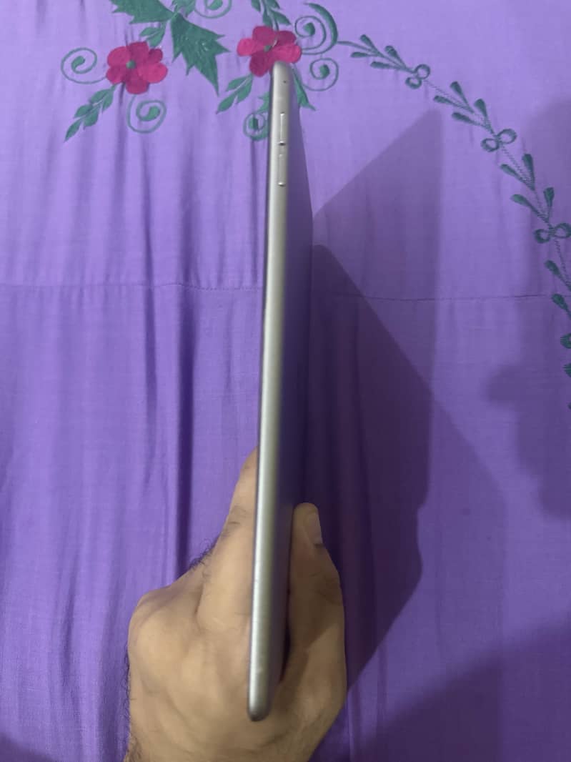 Apple iPad mini 4th generation 2