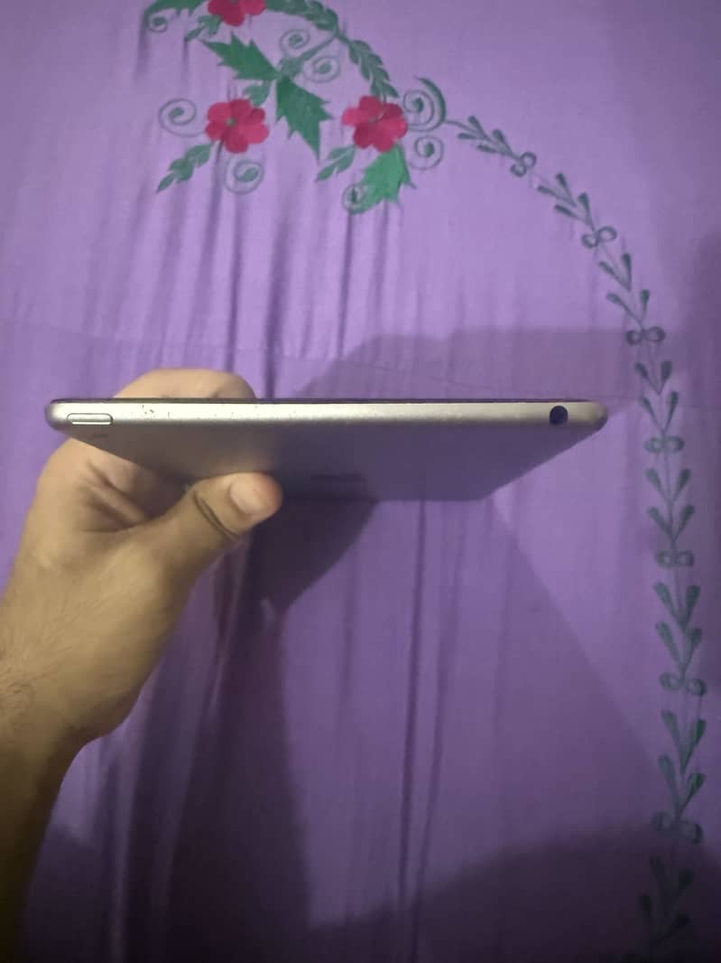 Apple iPad mini 4th generation 3
