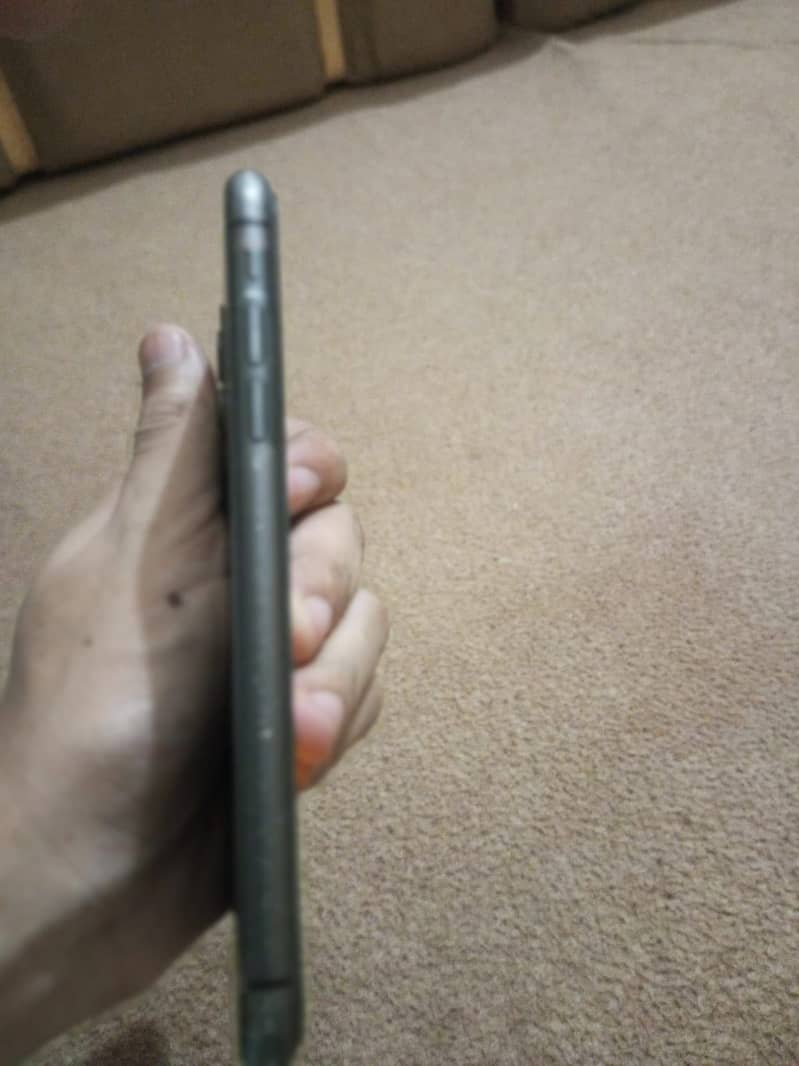Apple iPhone 11 3