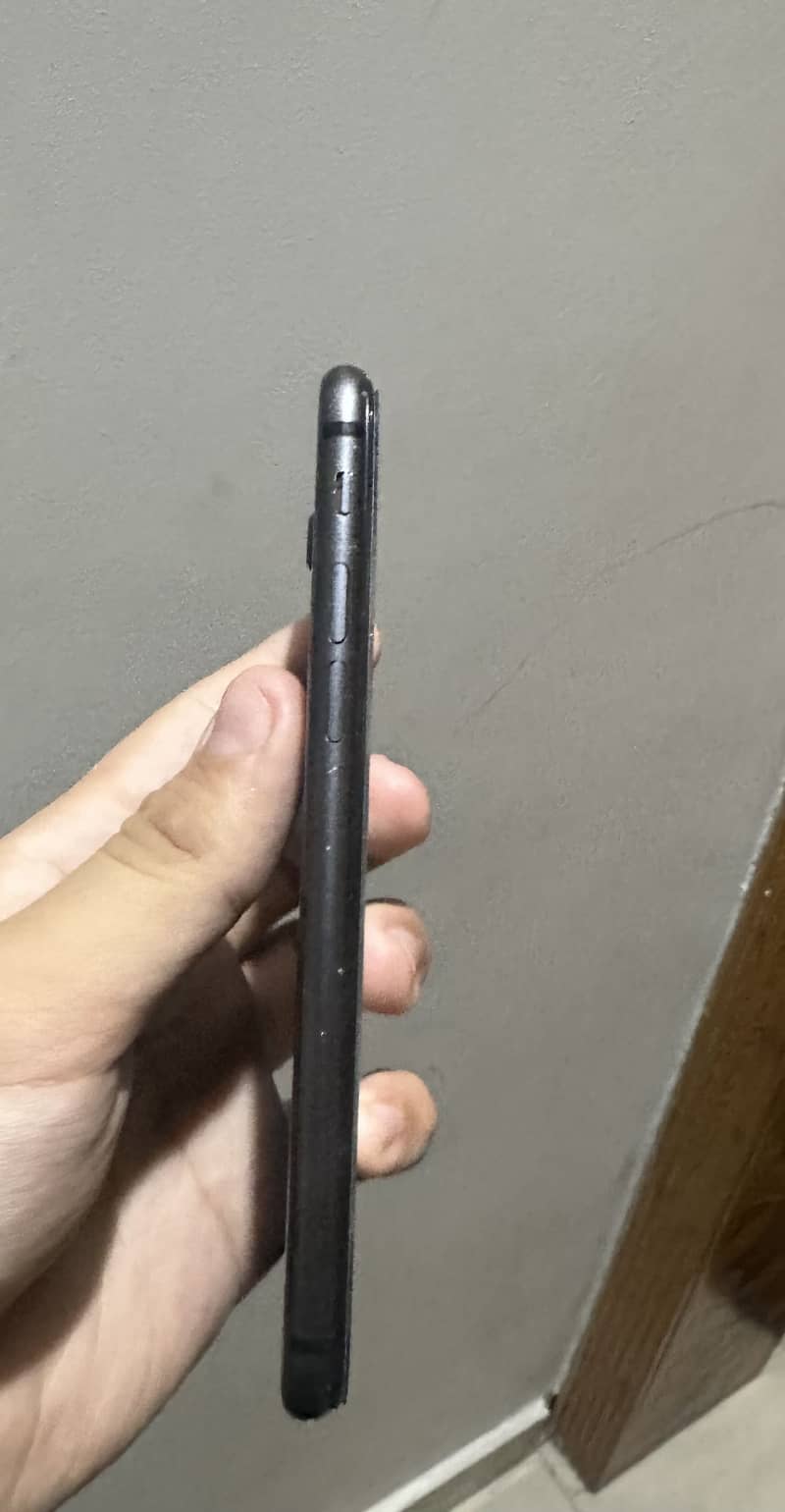 Apple iPhone 8 3