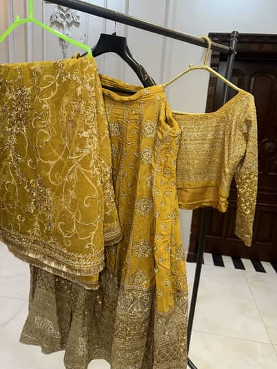 Irum khan famous dress
