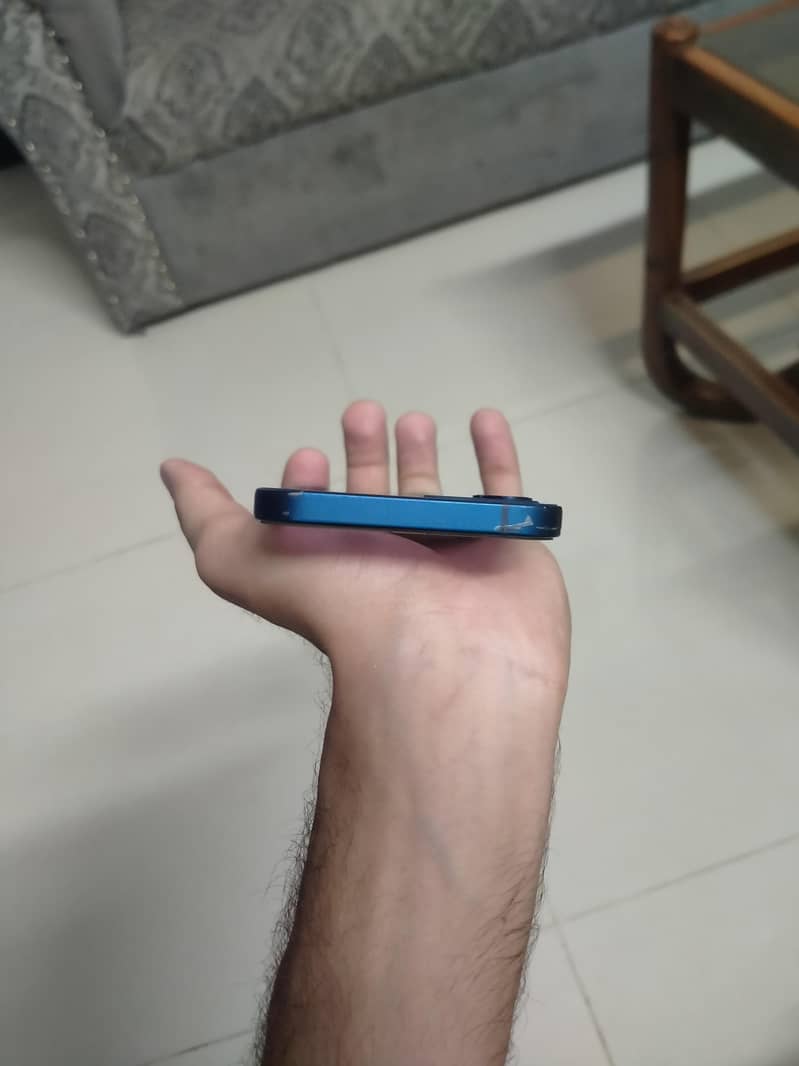 Apple iPhone 12 3
