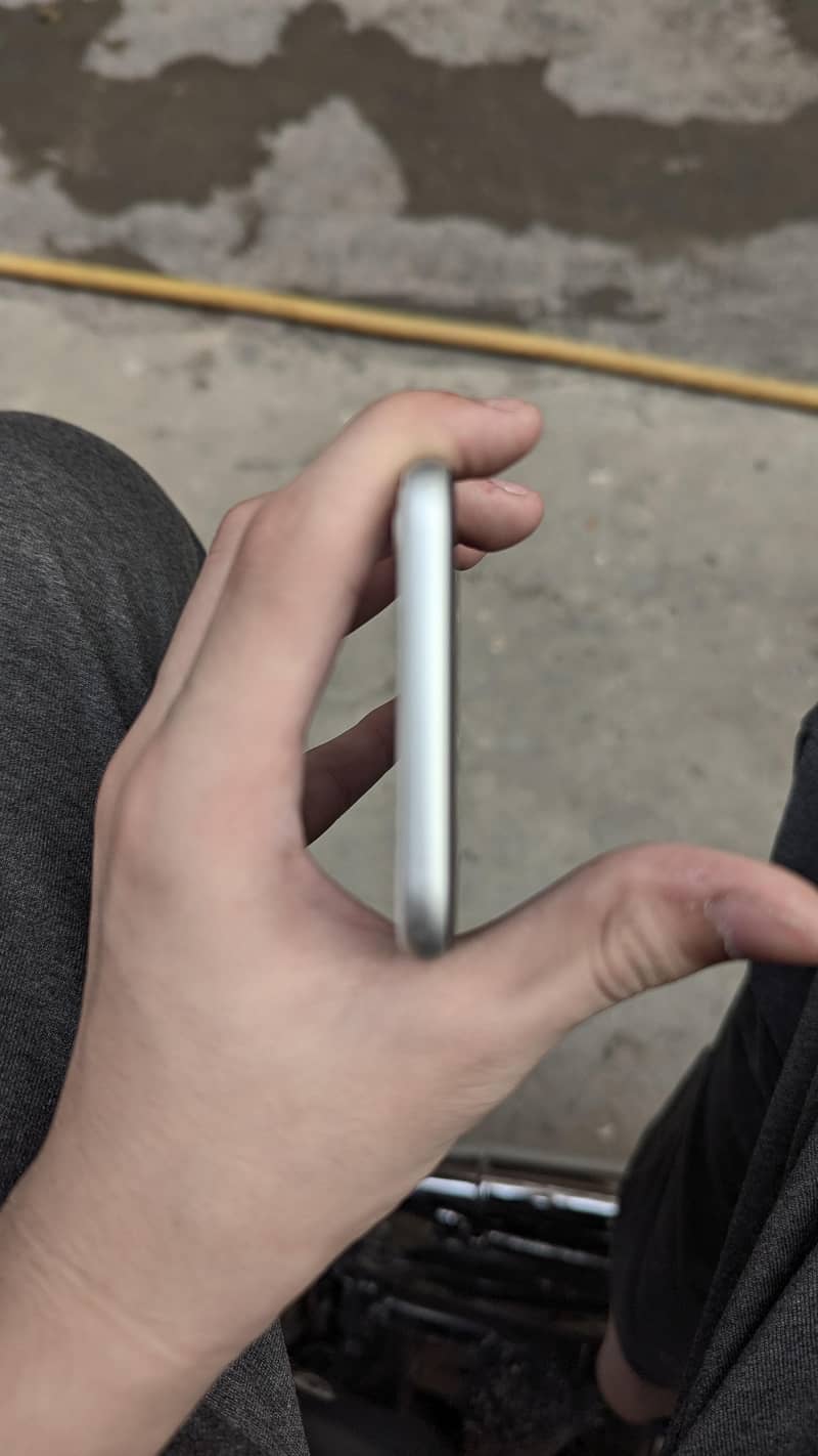 Apple iPhone SE 3