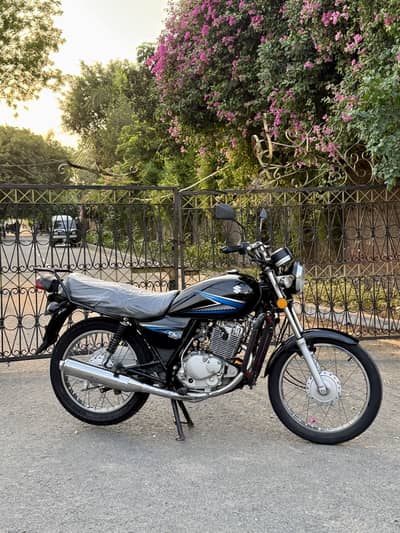 Suzuki GS-150 2024 model total genuine bike only 5000kms
