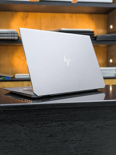 HP ZBook Studio 15 G5 Laptop - NVIDIA P1000 4GB - Core i7 9th Gen