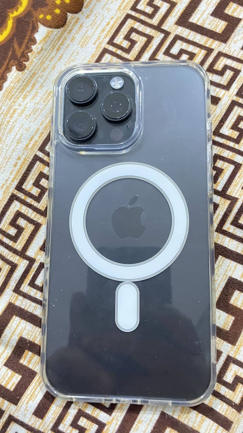 Apple iPhone 16 Pro Max 4